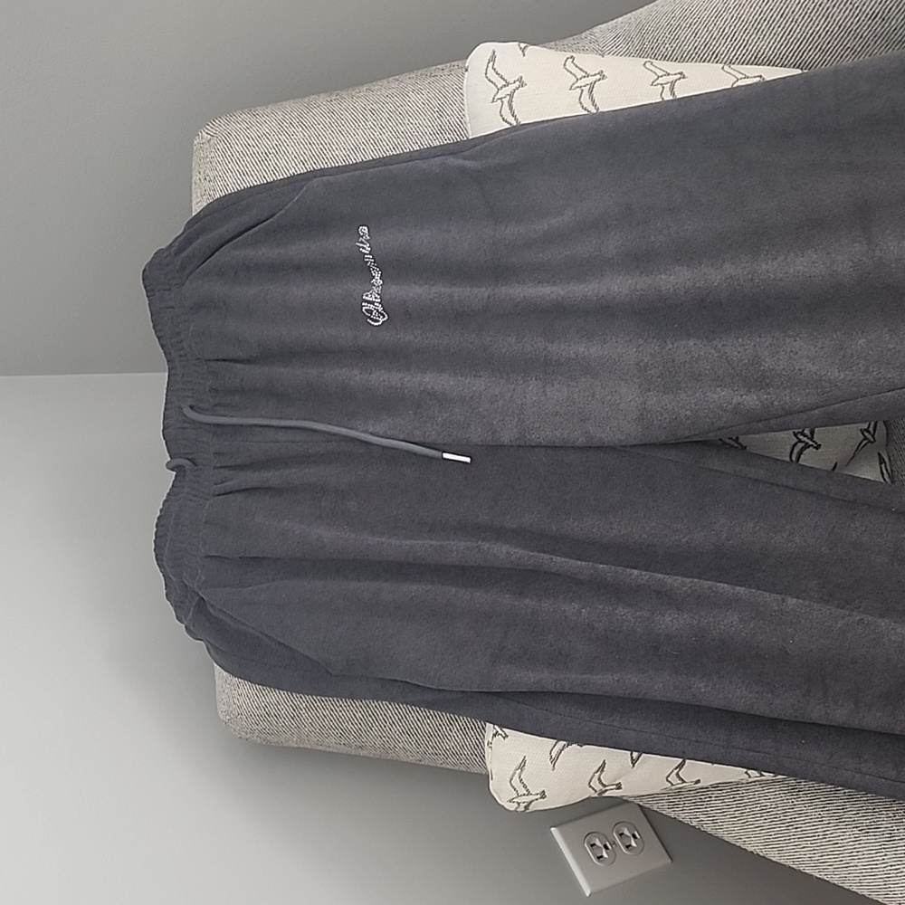 Velour set! - Picture 4 of 6